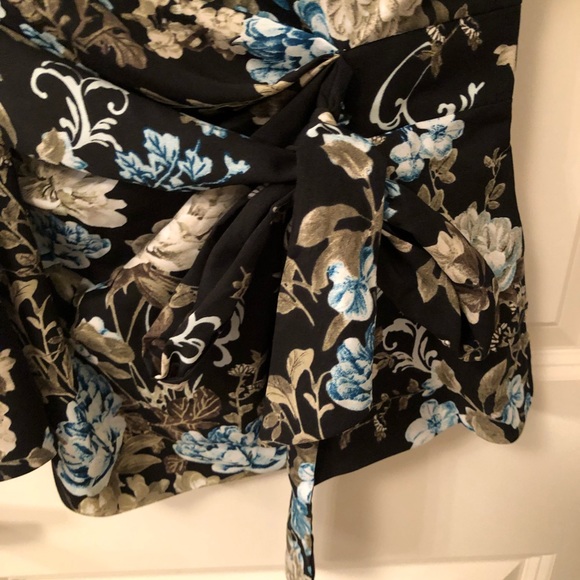 Pretty Floral Blouse - Picture 3 of 4